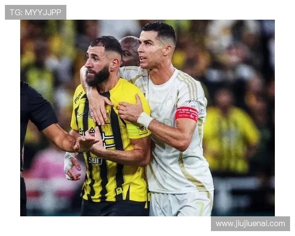 C罗与本泽马赛后深情相拥再现皇马兄弟情昔日战友温情重现绿茵场